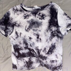 gaze tie dye black and white crop top